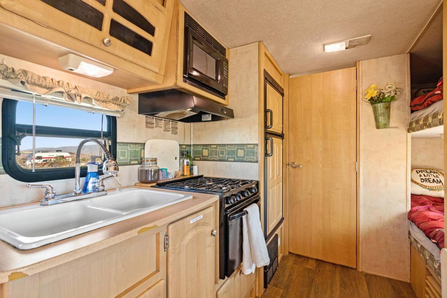Jt Village Campground - Star Stream Joshua Tree Exterior photo